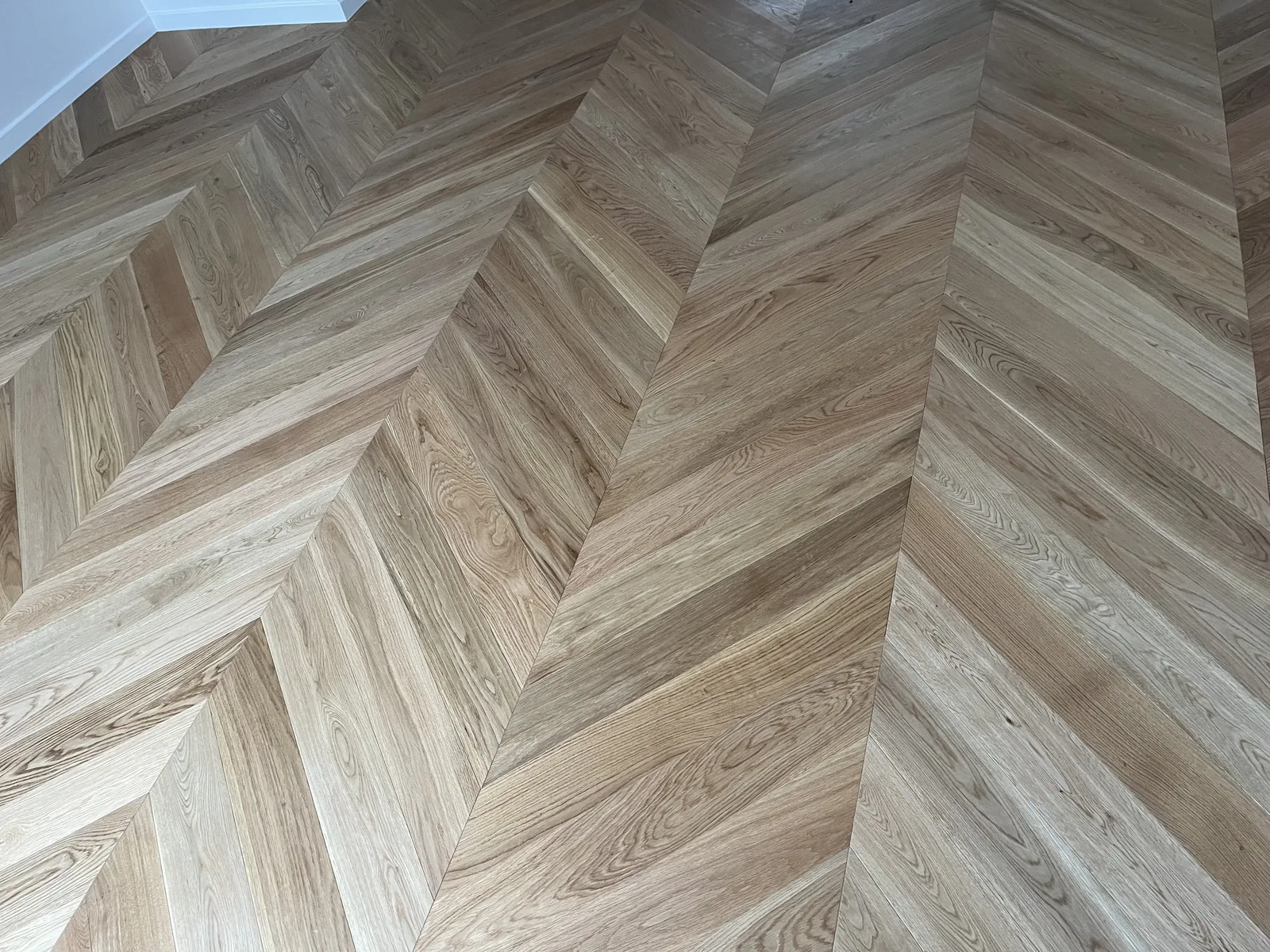 Chantier ABR : Parquet chêne posé en point de Hongrie