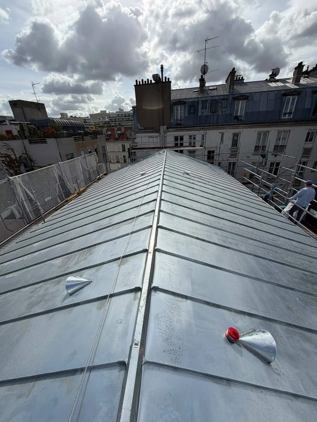 Chantier ABR : Couverture zinc à joint debout
