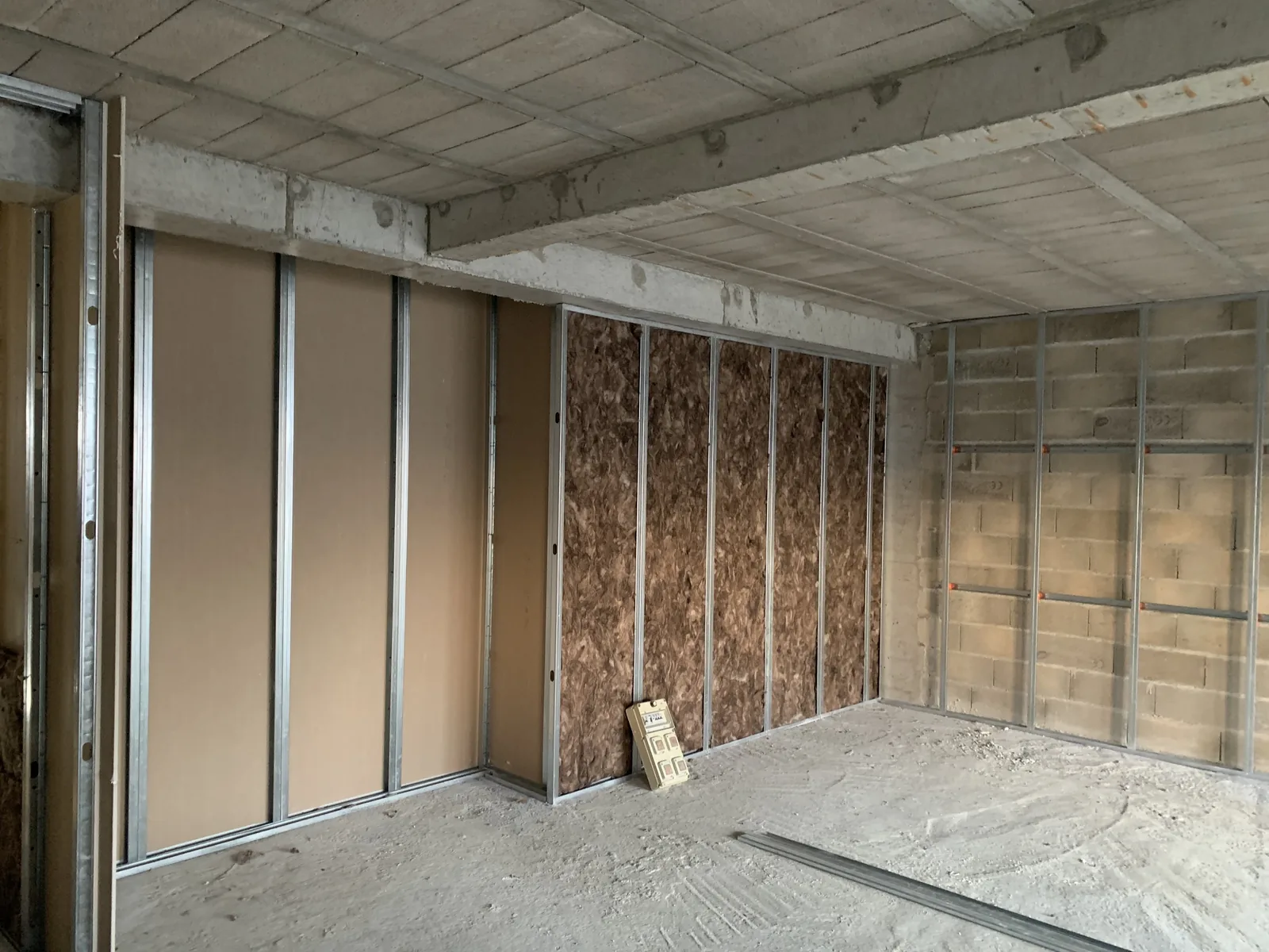Chantier ABR : Isolant posé entre montants