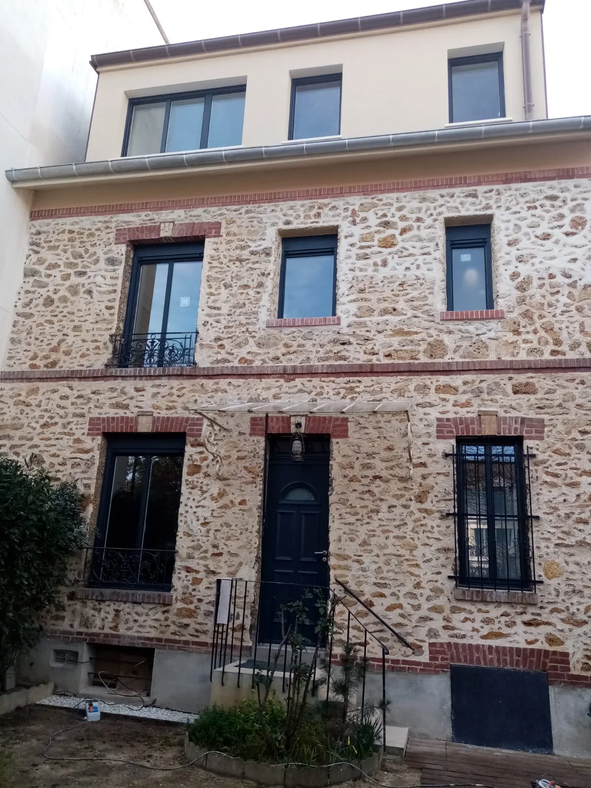 Chantier ABR : Façade en meulière restaurée