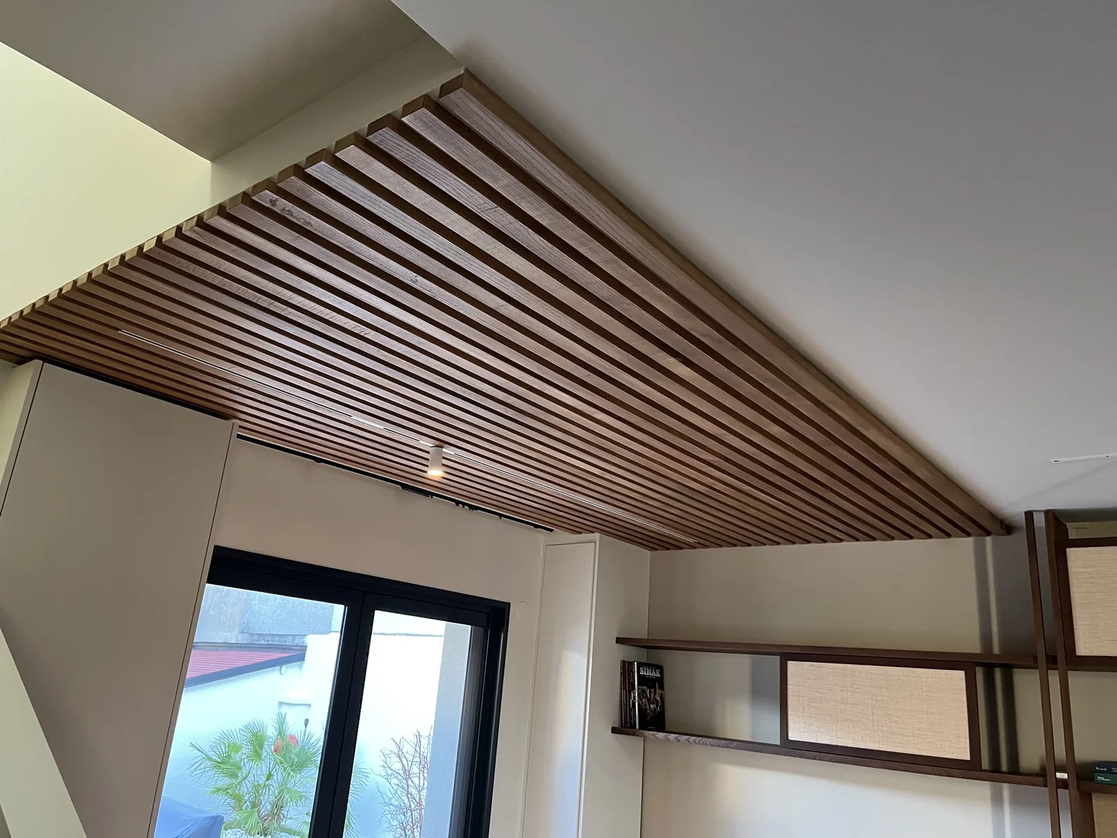 Chantier ABR : Plafond à claire-voie en bois