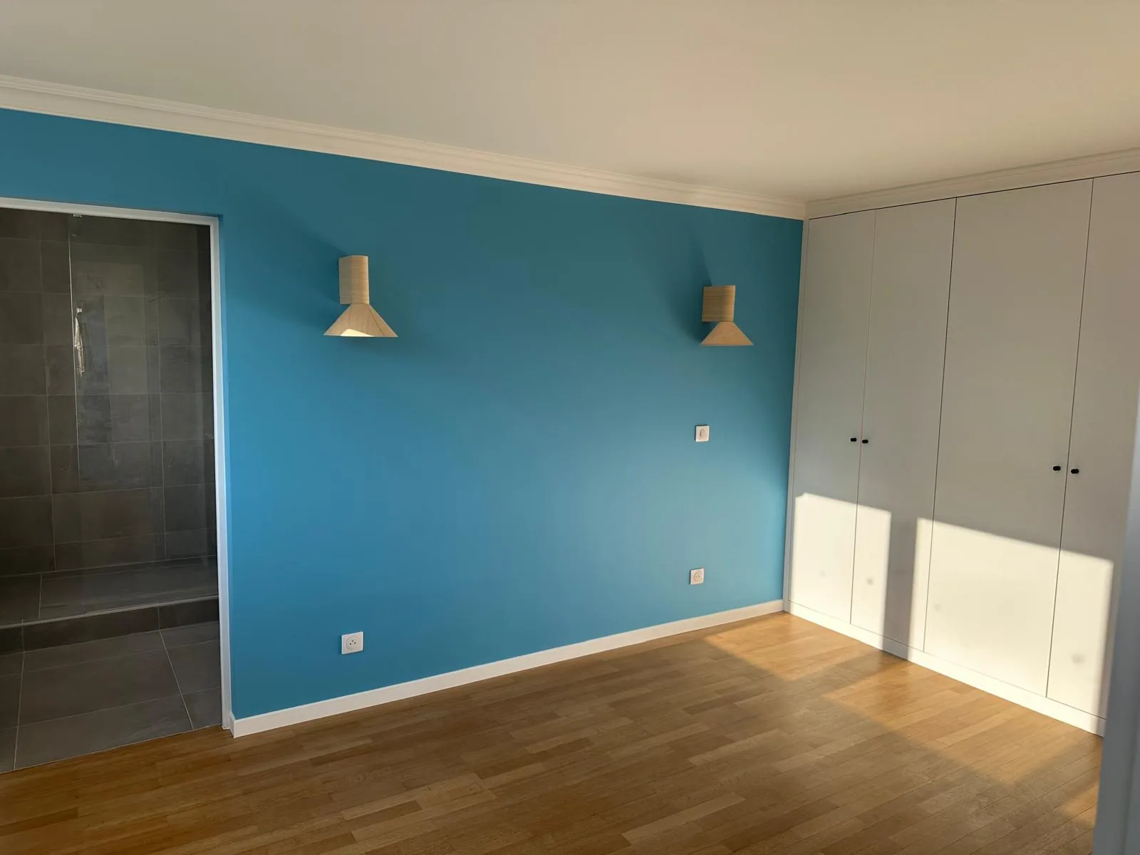 Chantier ABR : Mur bleu canard et finitions