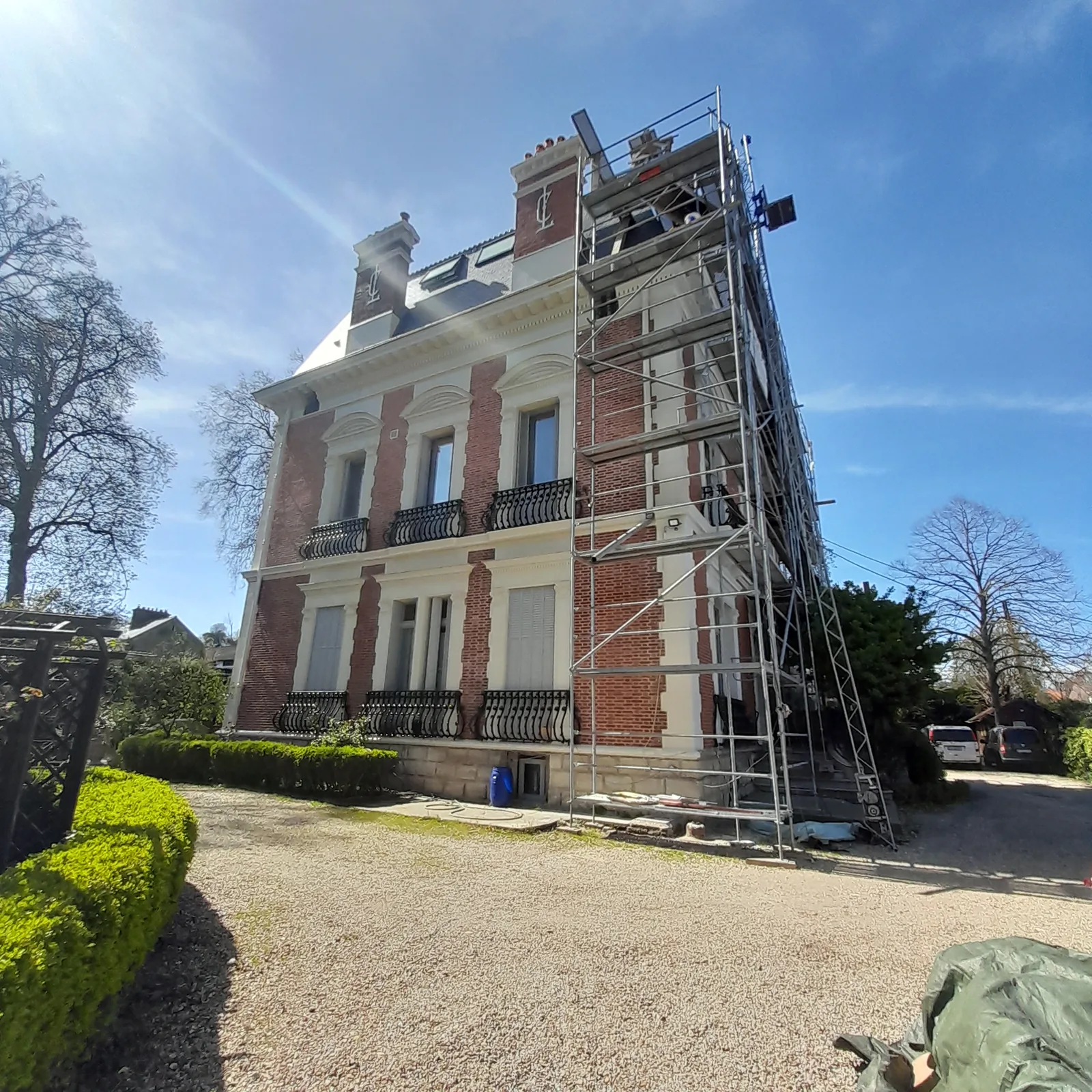 Chantier ABR : Façade d'immeuble en cours de reprise
