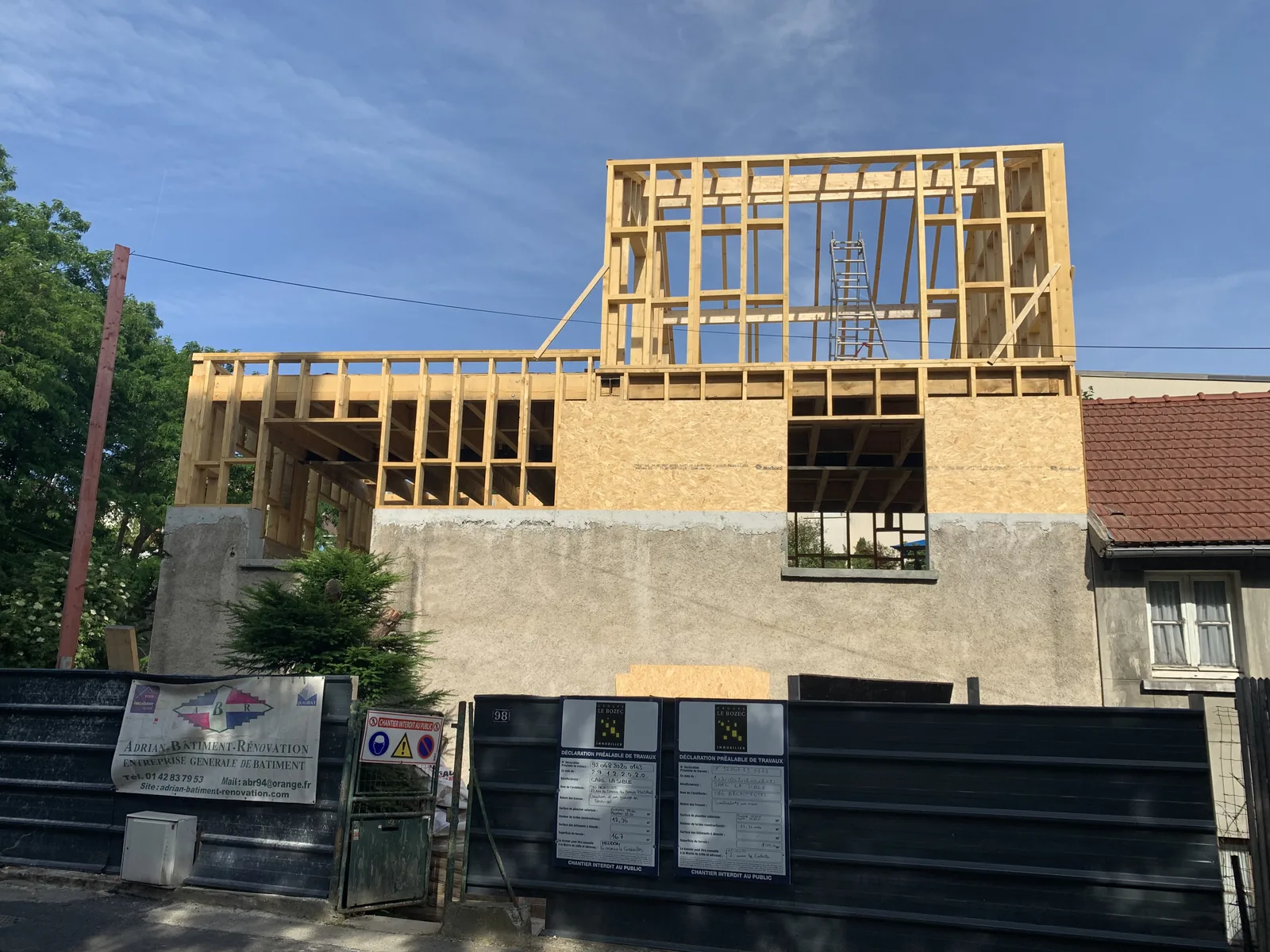 Chantier ABR : Surélévation en ossature bois, vue de la rue